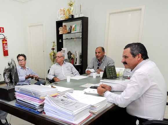 Dirigentes da Emasa em reunião com o prefeito Vane do Renascer (Foto Lucas França).