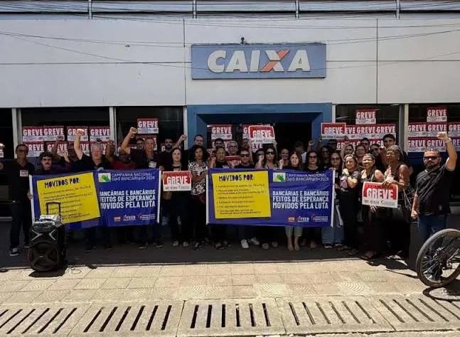 Trabalhadores protestam em frente à agência da Caixa no Calçadão, em Ilhéus || Foto Divulgação